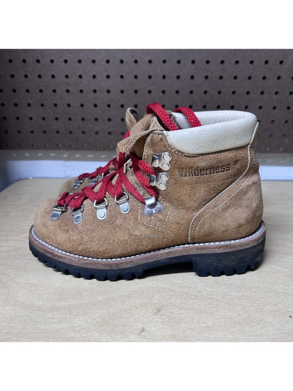 Vintage Women's Wolverine Wilderness Hiking Boots Style 02082 Size 7M